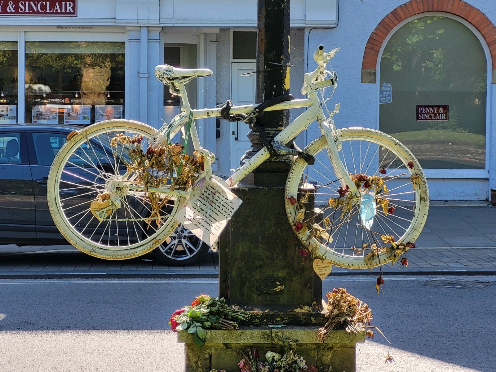 White ‘ghost bike’ memorial to Dr Ling Felce on Oxford’s The Plain roundabout
