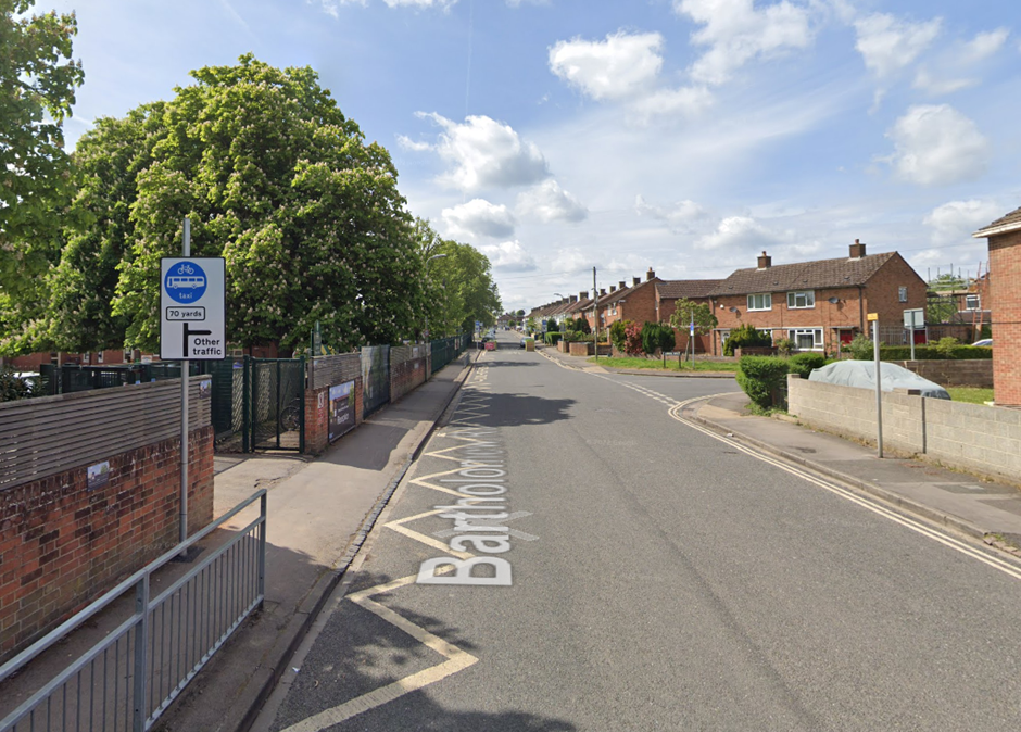 Google Streetview showing a traffic filter sign on Bartholomew Road, a residential street in Oxford