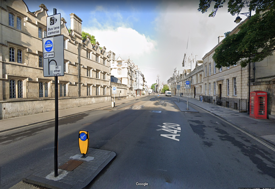 Traffic signs indicating an existing traffic filter on the High Street in central Oxford