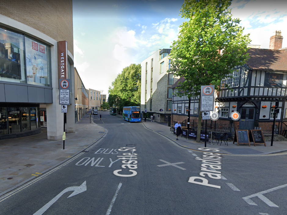 Traffic signs indicating an existing traffic filter on Castle Street in central Oxford  