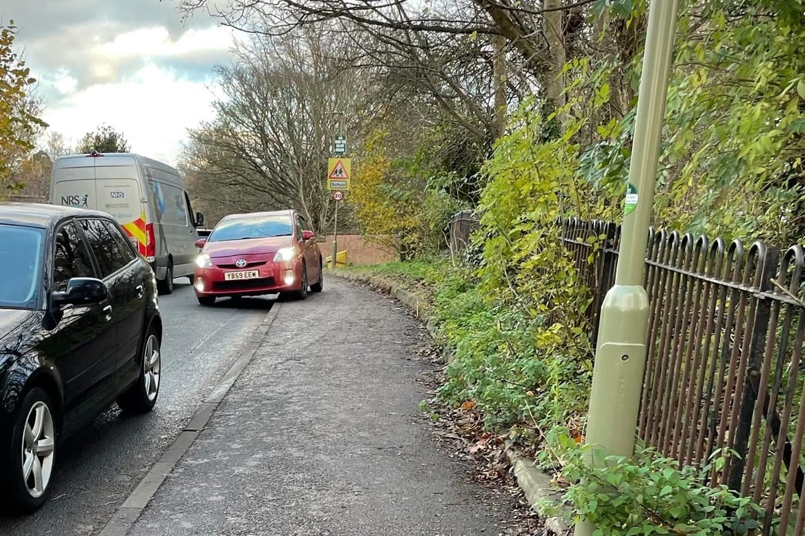 Headington parents protest against dangerous traffic conditions around schools